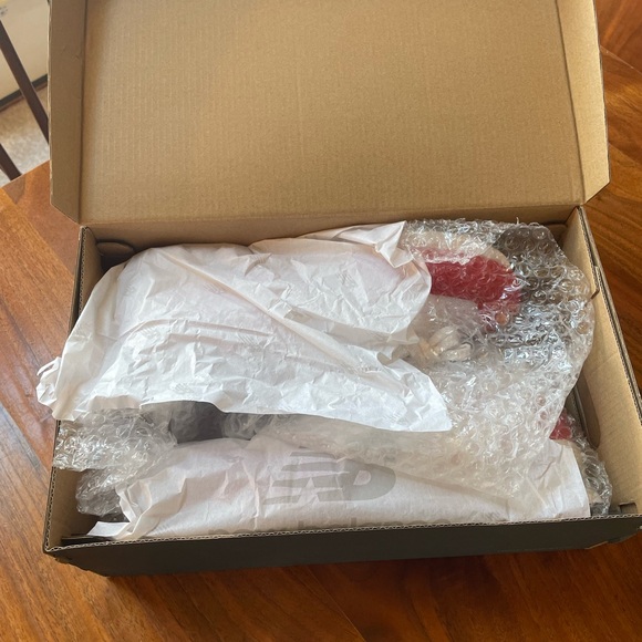 New Balance 574 Red, white, and blue sneakers. Never worn! Women’s 8.5 / Men’s 7 - Picture 7 of 9